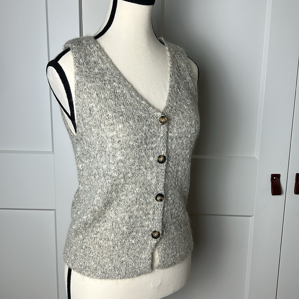 Sadie & Sage Gray button down knit vest tank top